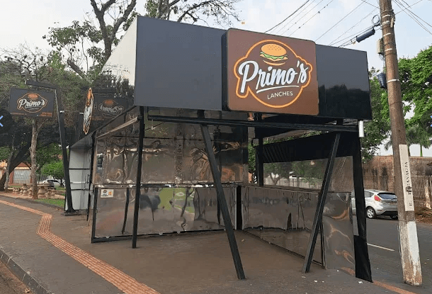 Primeira fase da fachada do Primo's Lanches em Rolândia