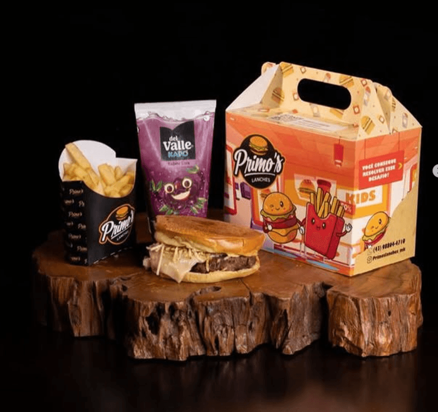 Kit infantil do Primo's com lanche, batata, bebida e embalagem da marca